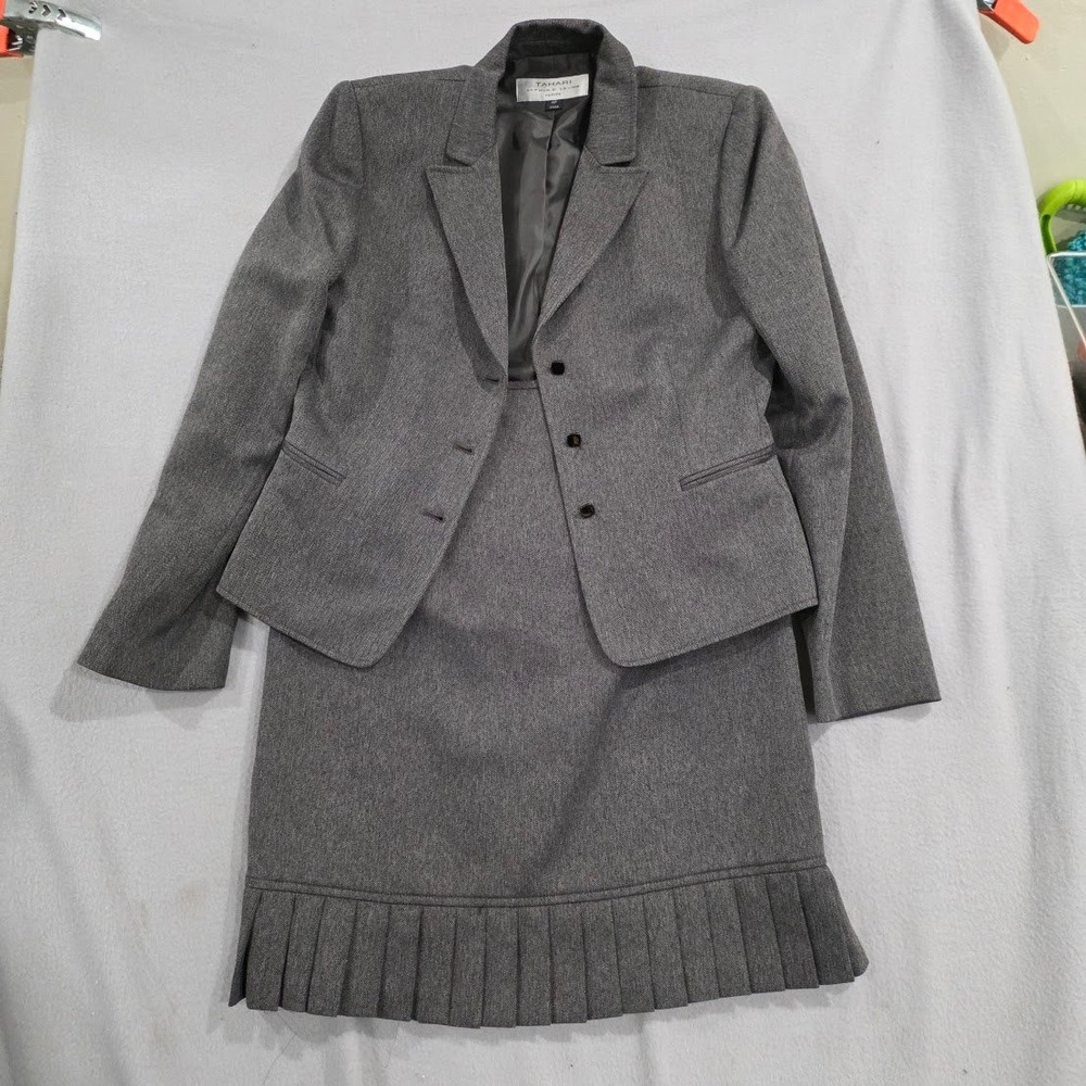 Tahari Arthur S. Levine Gray Herringbone Skirt Suit Set Pleated Hem Petite 4P